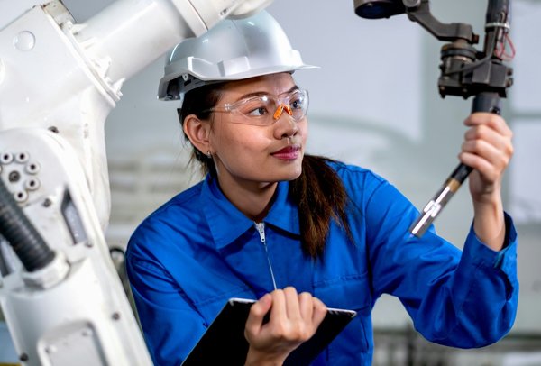 Bac pro mscp : formez-vous à la maintenance moderne et connectée