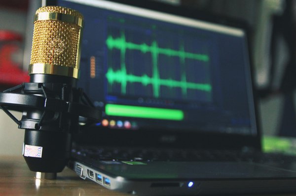 Voix off professionnelle : expertise et studio à votre service